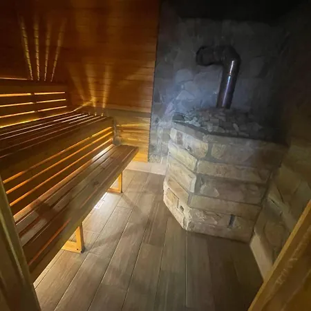 у мироняка коло лісу Homestay Mykulychyn